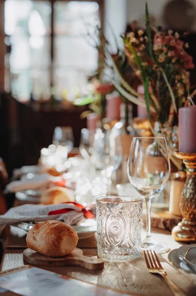 Detailaufnahme einer gedeckten Tafel im Gasthaus Waller in Oberaudorf